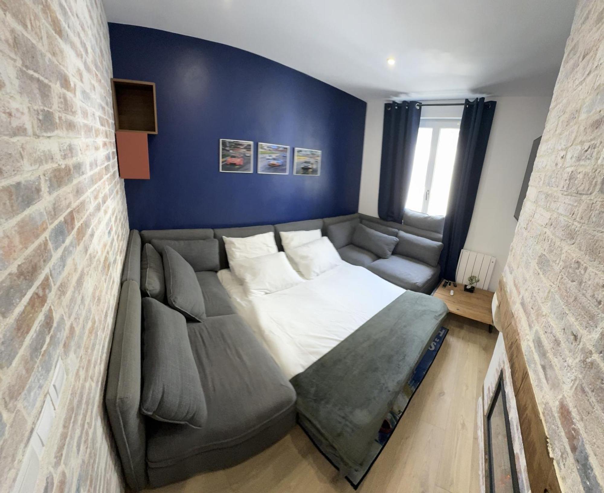 Hébergement de vacances 24h Legend - House 10 People With Private Terrace Le Mans