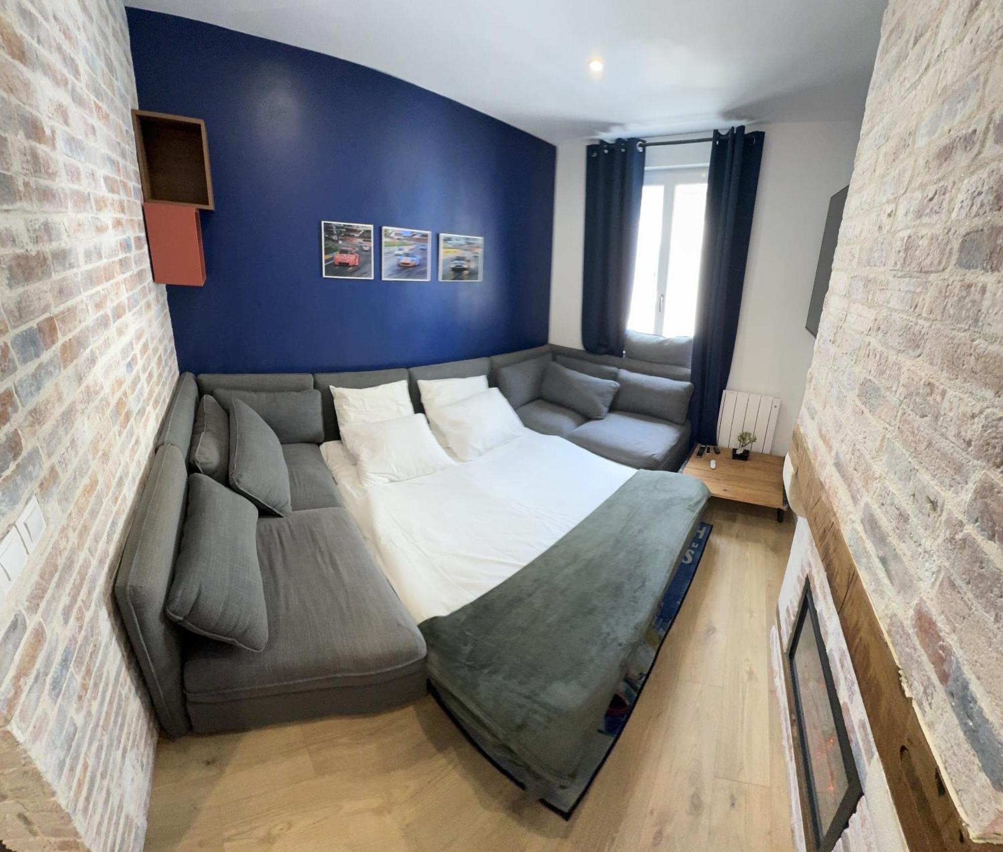 24h Legend - House 10 People With Private Terrace * Le Mans